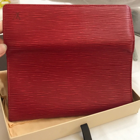 LV epi red wallet - Picture 6 of 8